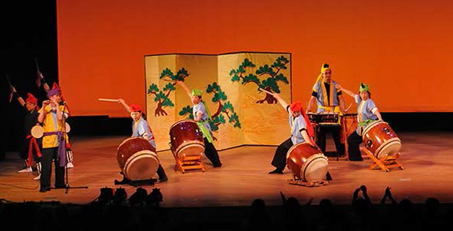Concert de tambours traditionnels japonais