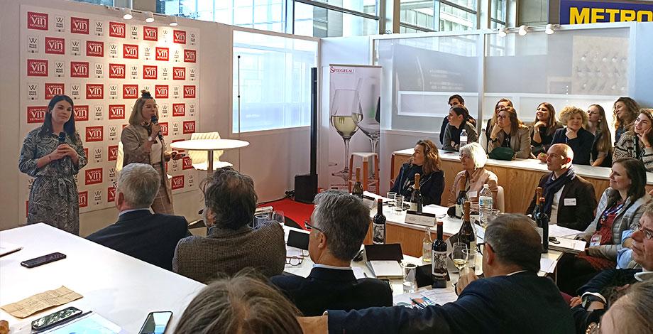Clarisse AUBRY et Célia KOCHEMS présentent leur projet "Blindy Wine" devant un jury de professionnels